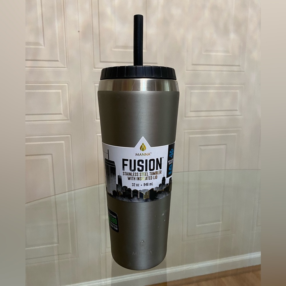 - - Brand New Manna Fusion Steinless Steel Tumbler 32 Oz. Silver